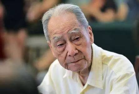 董卿主编《朗读者》今日上市